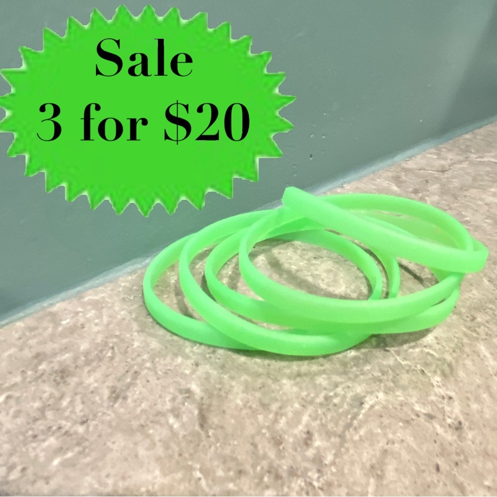 Hot Topic alien green Rubber Gummy Bracelets 5 pc Silicone Jelly Wristband set